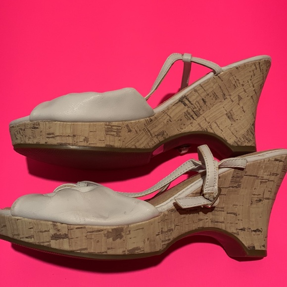 Route 66 size 8 white strappy wedges sandals - Picture 2 of 8